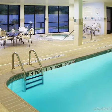Courtyard By Marriott Kingston 