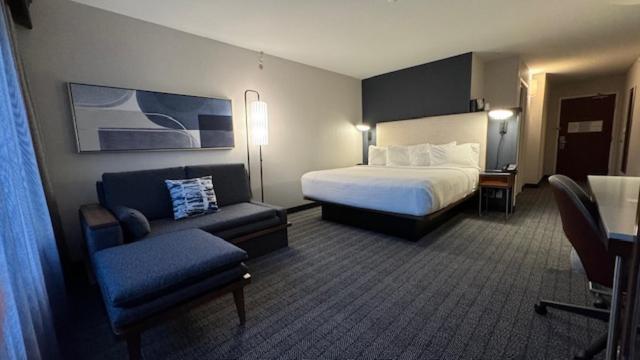 Courtyard By Marriott Kingston