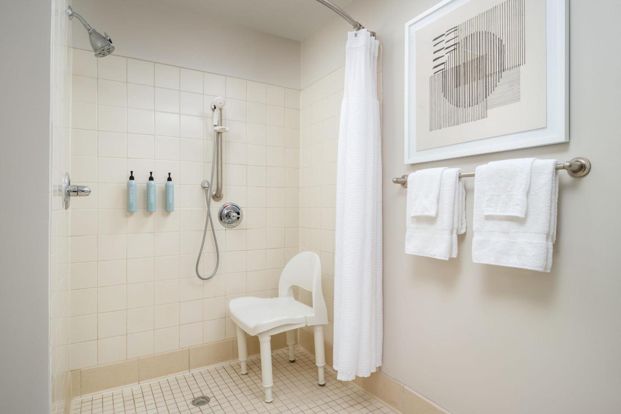 Courtyard By Marriott Kingston