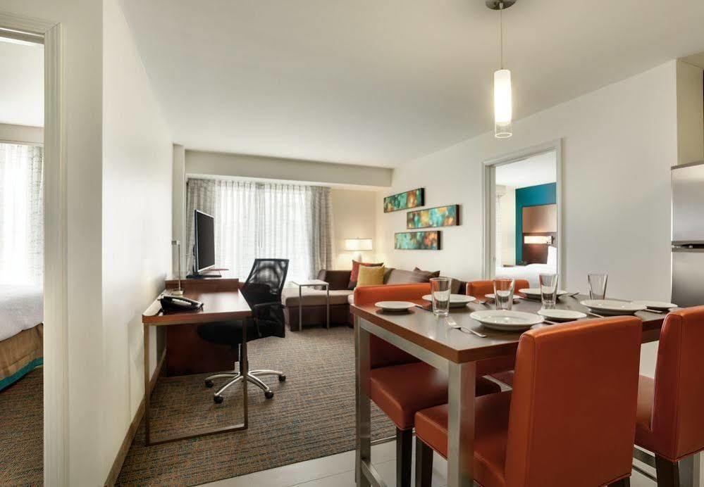 Courtyard By Marriott Hotel